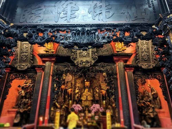 half-day-city-tour-in-ho-chi-minh-city-700000-saigon-vietnam-jade-emperor-pagoda