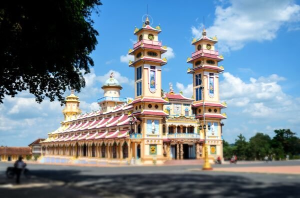 vietnam-holiday-9-day-tour-package-best-travel-itinerary-holy-temple-cao-dai