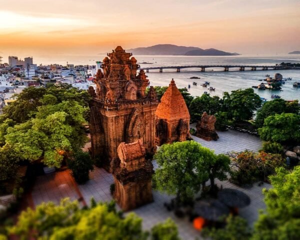 south-vietnam-7-day-tour-package-ho-chi-minh-city-dalat-nha-trang-ponagar-temple